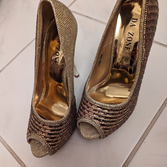 DAZONE Gold High-Heels - Picture 1 of 5
